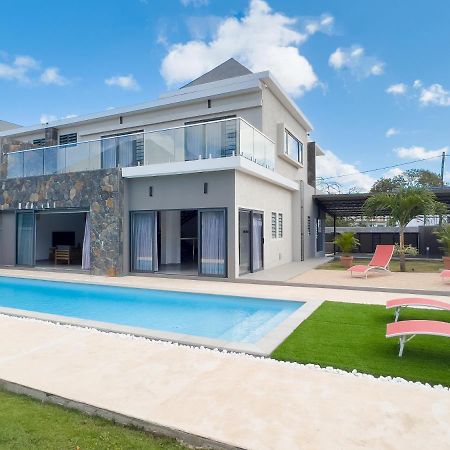 Spacious 4 Bedrooms Villa With Infinity Pool Гранд Байе Екстериор снимка