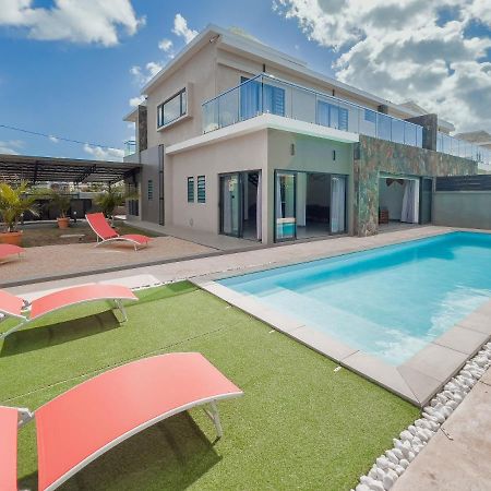 Spacious 4 Bedrooms Villa With Infinity Pool Гранд Байе Екстериор снимка