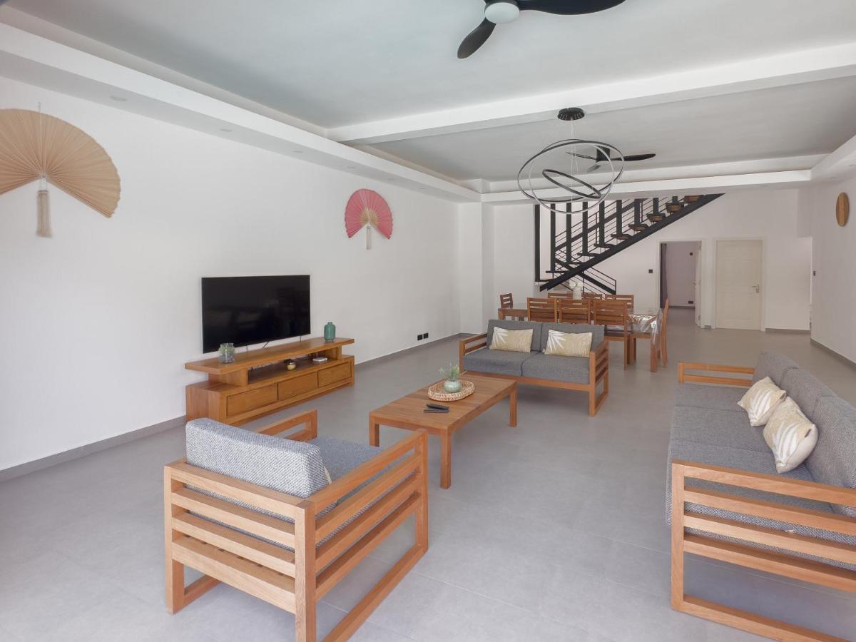 Spacious 4 Bedrooms Villa With Infinity Pool Гранд Байе Екстериор снимка