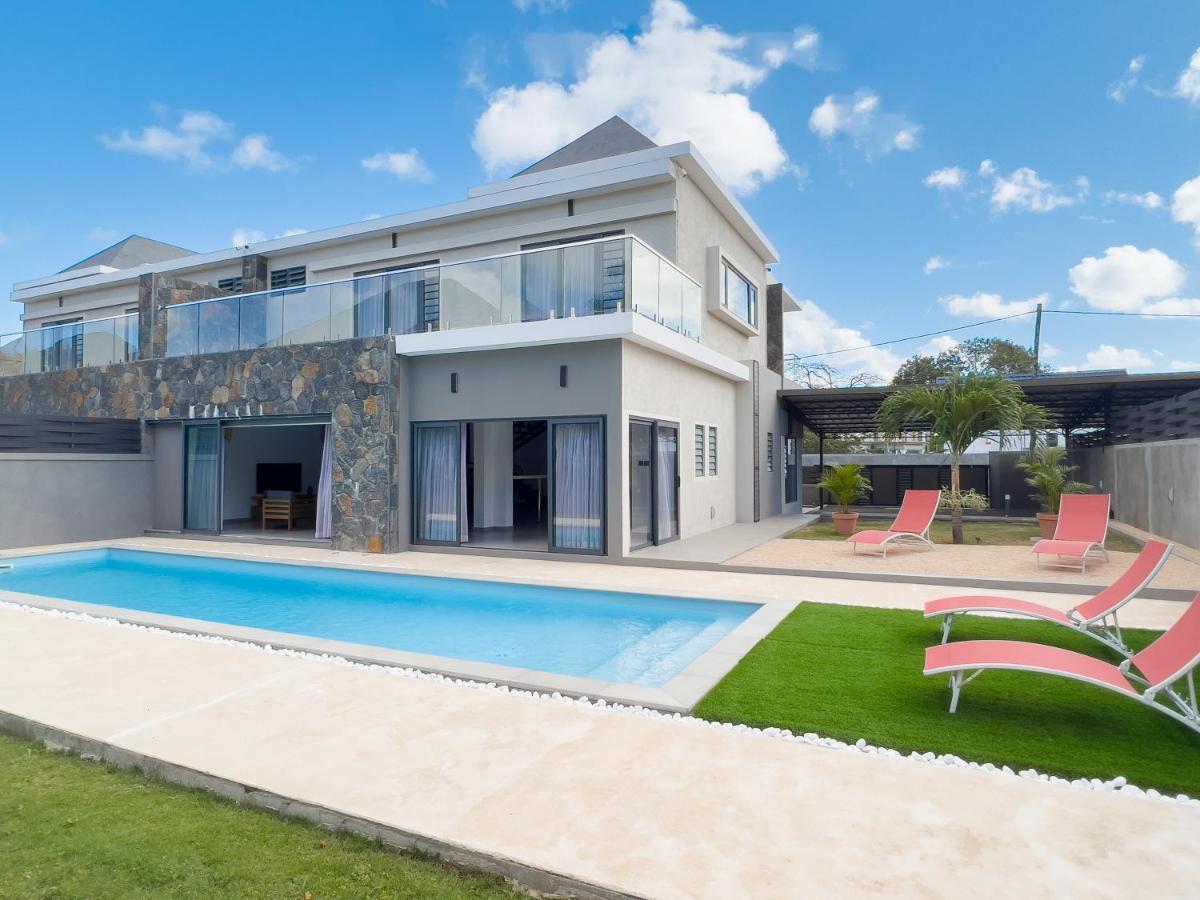 Spacious 4 Bedrooms Villa With Infinity Pool Гранд Байе Екстериор снимка