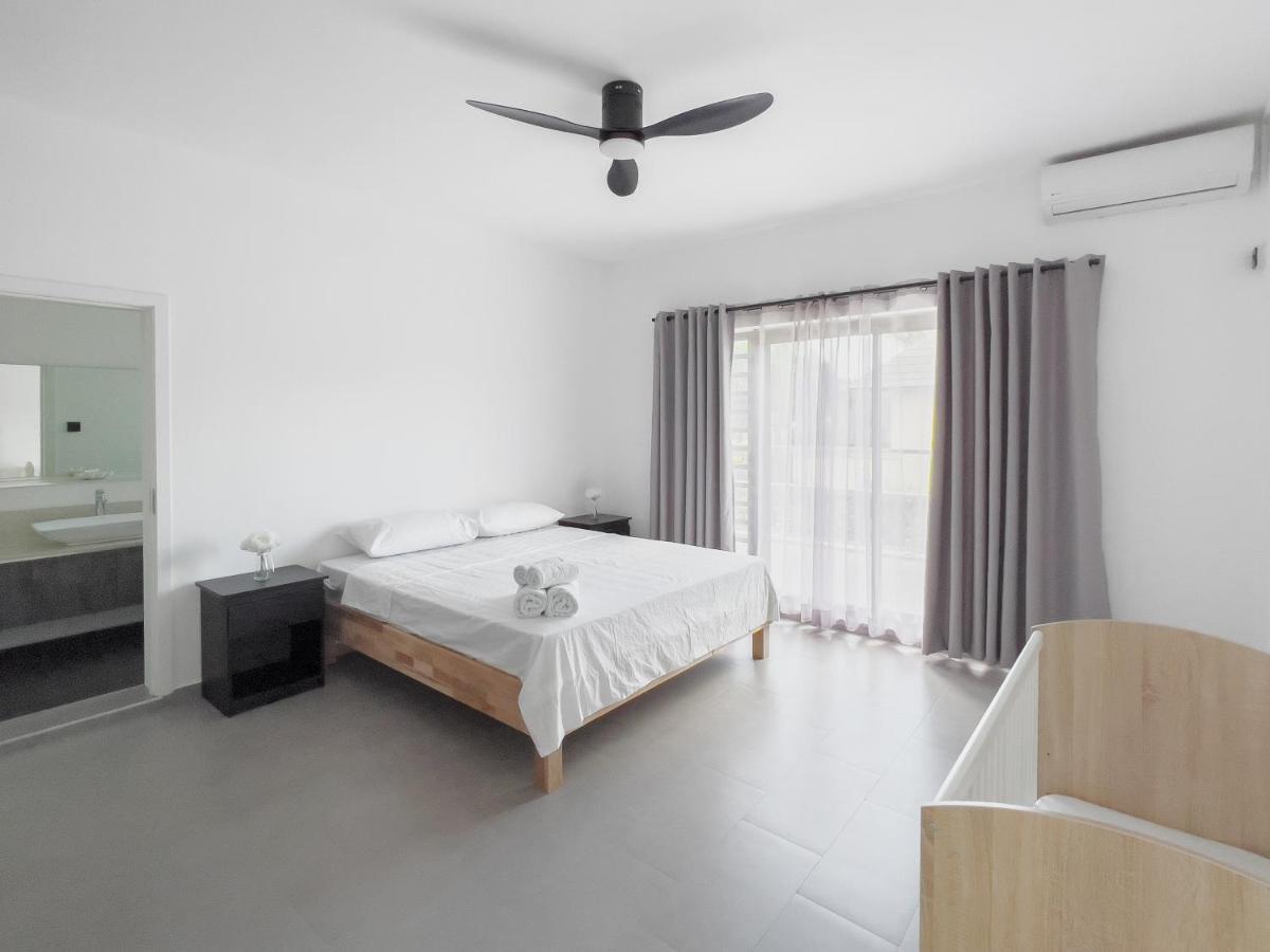 Spacious 4 Bedrooms Villa With Infinity Pool Гранд Байе Екстериор снимка
