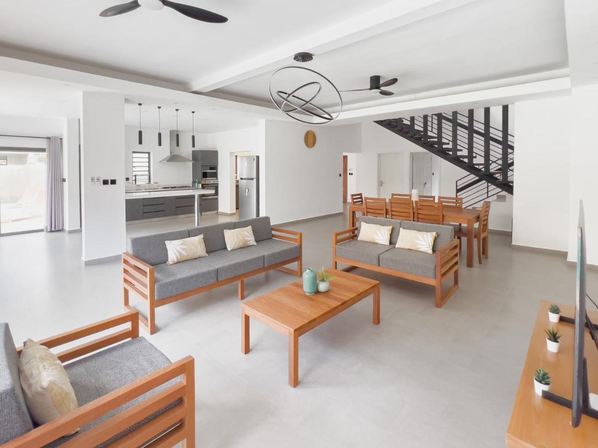 Spacious 4 Bedrooms Villa With Infinity Pool Гранд Байе Екстериор снимка