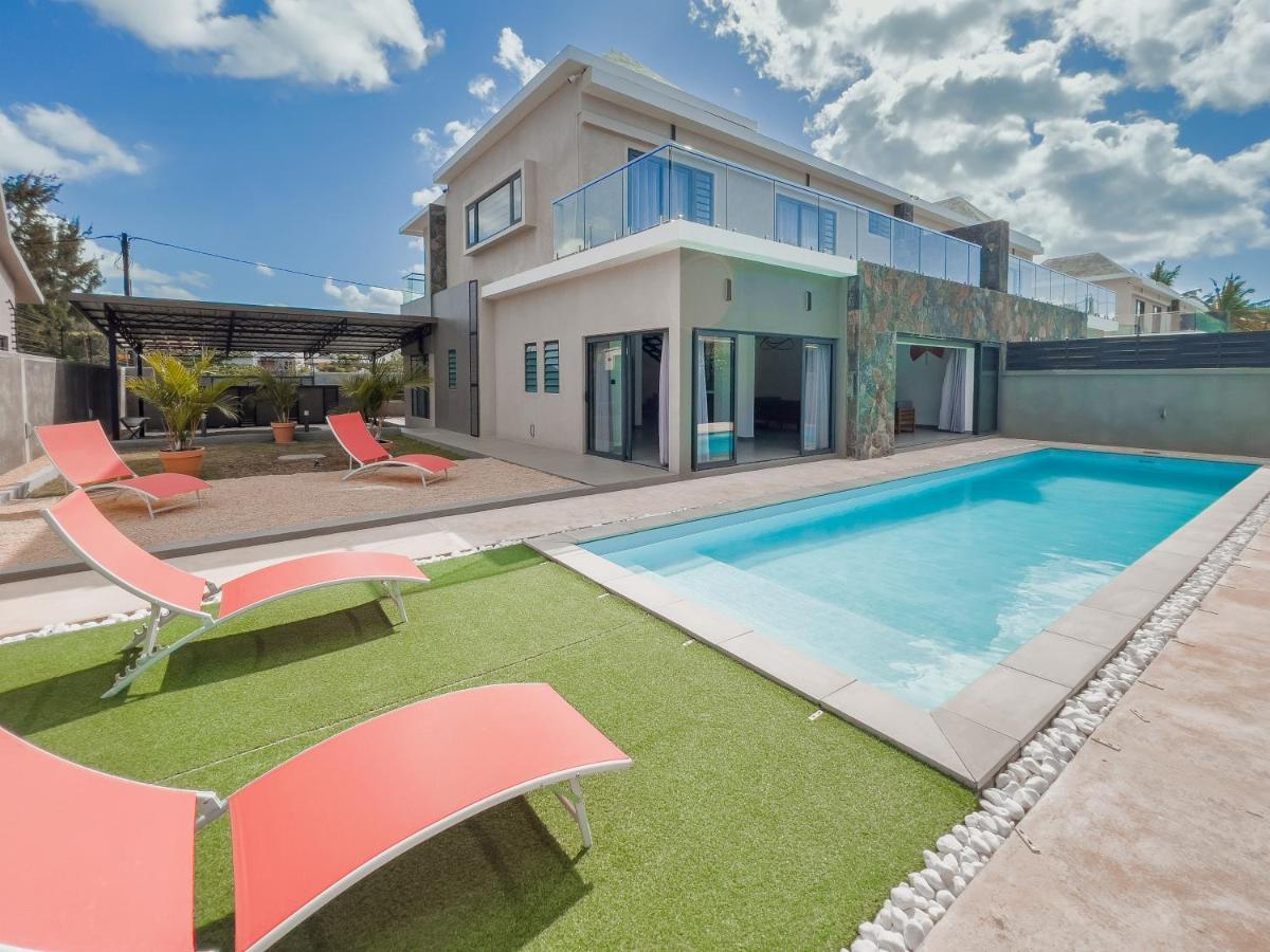 Spacious 4 Bedrooms Villa With Infinity Pool Гранд Байе Екстериор снимка